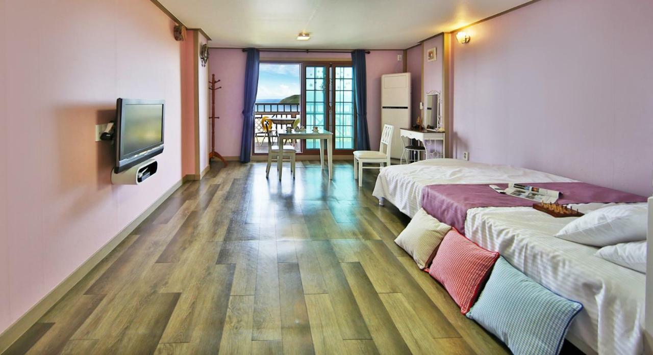 Tongyeong Paper Island Pension Exterior photo